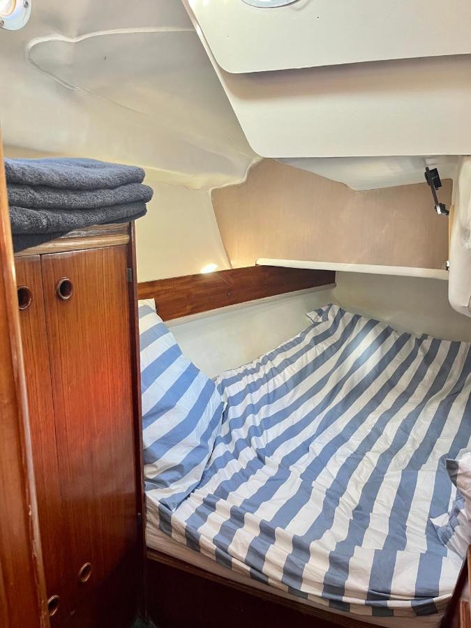 Botel Matahari - Bateau Cocooning à Quai *